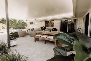 Outdoor dining - Seaside Escape on 'Tanah' (Mount Coolum)