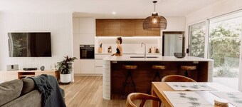 Seaside Escape on 'Tanah'