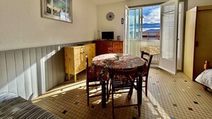 Dining - Comfortable studio in Saint-Cyprien, near beach, balcony, parking, pets allowed (Saint-Cyprien)
