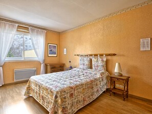 2 bedrooms, free WiFi - Central Arcachon Apartment: 2 Bedrooms, Parking, 400m from Beach! (Arcachon)