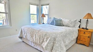 A bedroom with a large bed, two bedside lamps, and a window. - CV 8245  Cozy Condo at the Base of the Mountains (Tucson)