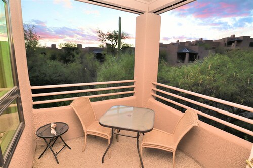 2 bedroom 2 bath winter getaway next door to Lowes Ventana Canyon Resort
