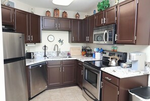 Coffee/tea maker, fridge, microwave, oven - CV 8245  Cozy Condo at the Base of the Mountains (Tucson)