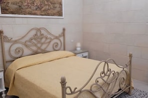 2 bedrooms, iron/ironing board, travel crib, free WiFi