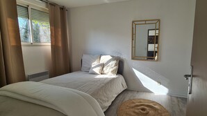 1 室のベッドルーム、アイロン / アイロン台、WiFi、ベッドシーツ