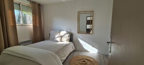 1 chambre, fer et planche à repasser, Wi-Fi, draps fournis