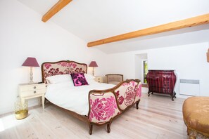 3 bedrooms, iron/ironing board, travel cot, free WiFi - Stable House is a place for your family to enjoy a taste of French living. (Beauville)