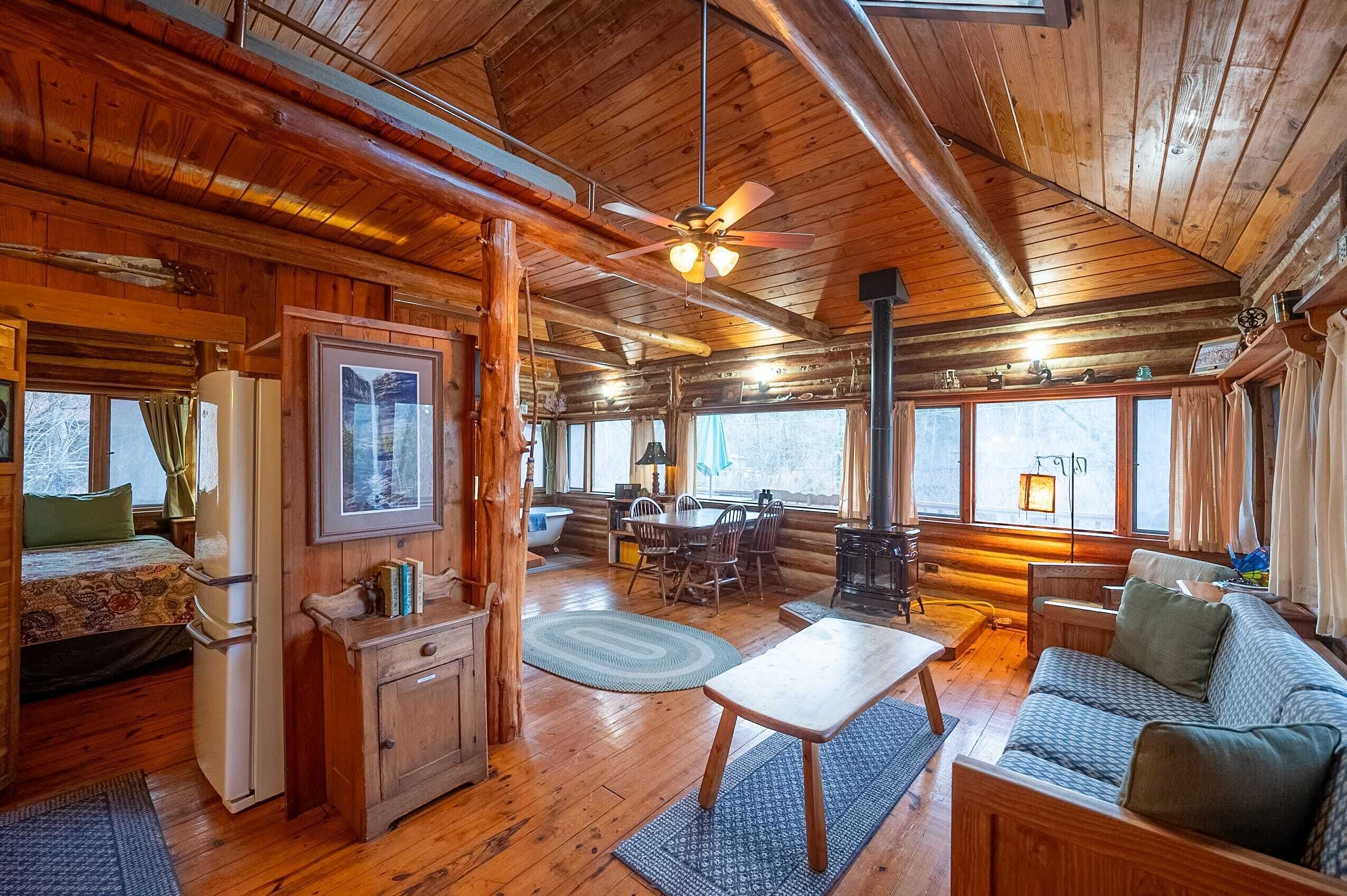 テレビ、暖炉、DVD プレーヤー、書斎 / ワークスペース