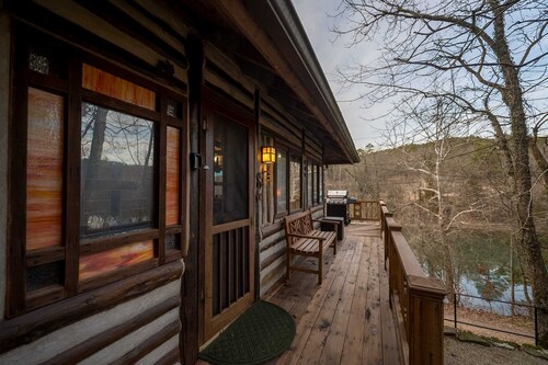 Historic Cabin on Lake Lucerne, 5 Mins to Eureka!