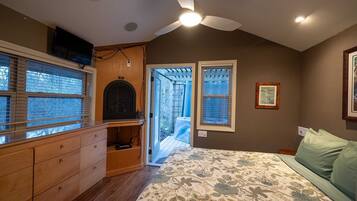 1 bedroom, desk, WiFi, bed sheets