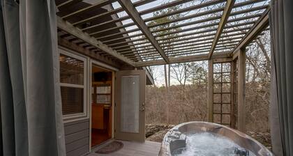 Hot Tub, Fire Pit, Secluded, 5 Minutes Eureka