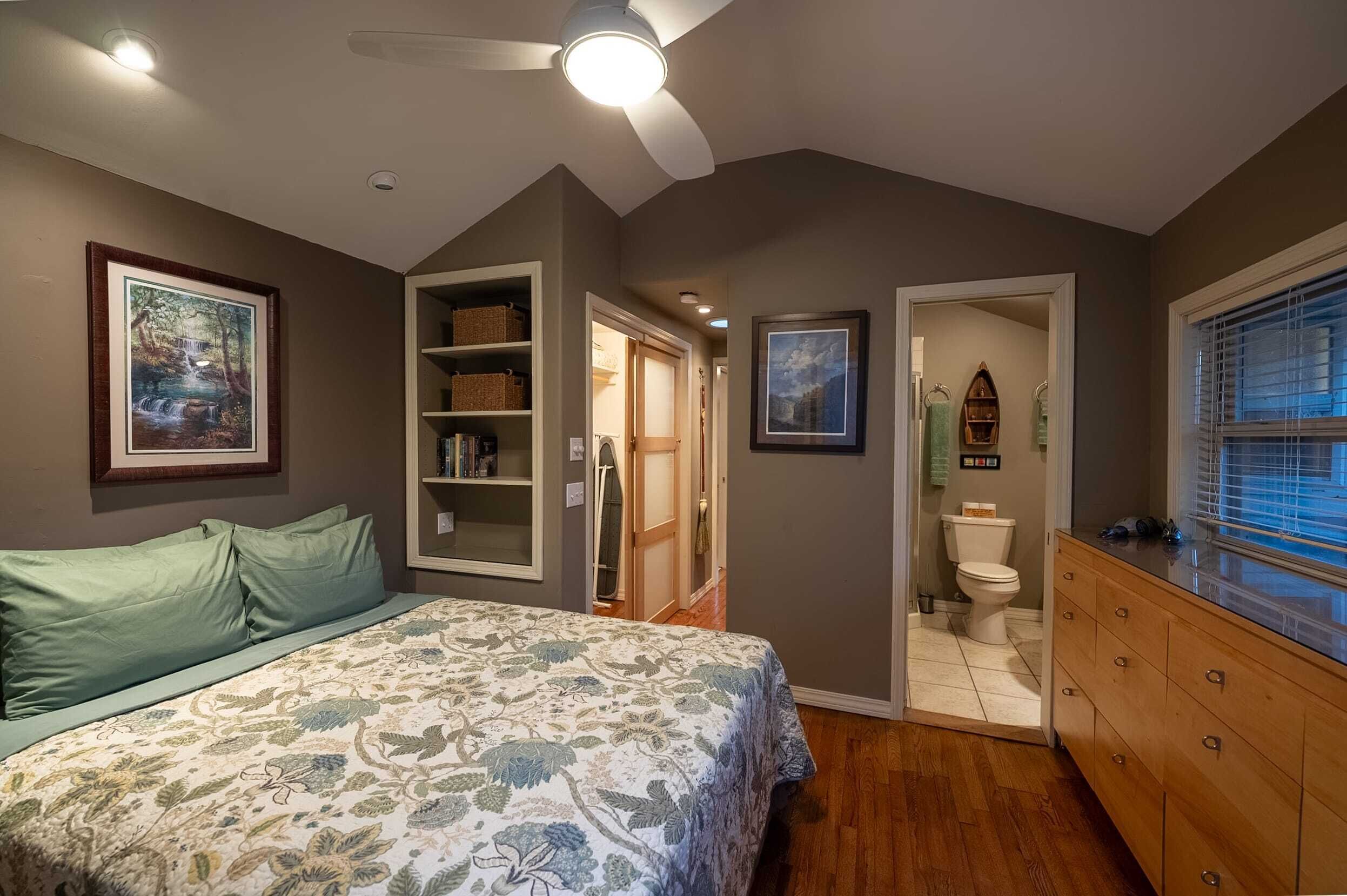 1 bedroom, desk, WiFi, bed sheets