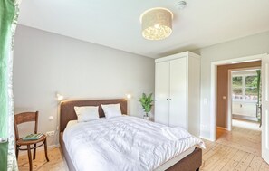 5 多间卧室、旅行婴儿床、免费 WiFi、床单