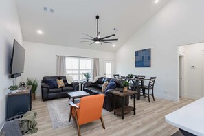 電視、 辦公室、電腦螢幕