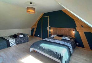 4 chambres, lit parapluie, Wi-Fi gratuit, draps fournis