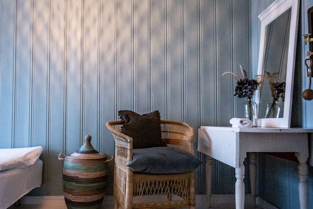 Classic Double Room | Down comforters, desk, iron/ironing board (on request), WiFi (free)