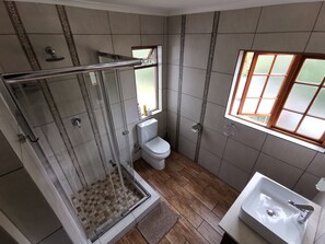 Basic Studio | Bathroom