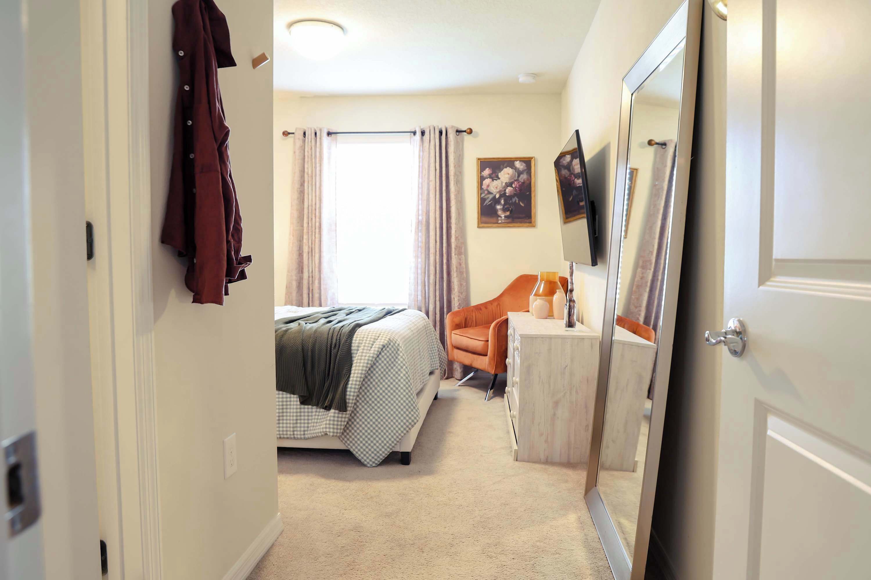 5 bedrooms, iron/ironing board, WiFi, bed sheets