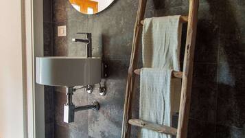 Double Room - Panzanella | Bathroom | Free toiletries, hair dryer