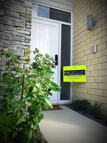 Flatbush Holiday Accommodation, 2.5 Bedroom Town House RA