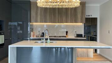 KylskÄp, mikrovÄgsugn, ugn och spishÀll