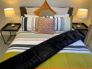 7 bedrooms, iron/ironing board, WiFi, bed sheets - Flatbush Holiday Accommodation, Luxury Residence (Auckland)