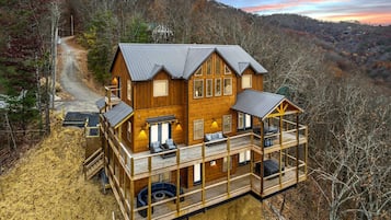 Cabin, 5 Bedrooms | Exterior