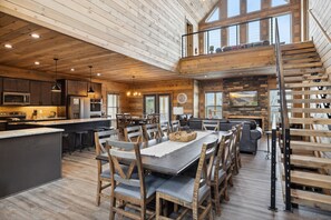 Chalet rustique, 5 chambres | Restauration
