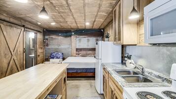 Cottage, 1 Bedroom | Dapur peribadi | Peti sejuk, ketuhar, dapur, pembancuh kopi/teh