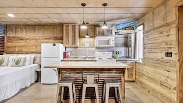 Cottage, 1 Bedroom | Private kitchen | Fridge, oven, stovetop, coffee/tea maker