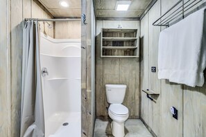 Bathroom - Casas Coastal Experience Cabin C 1 Bedroom Cottage by RedAwning (Rockport)