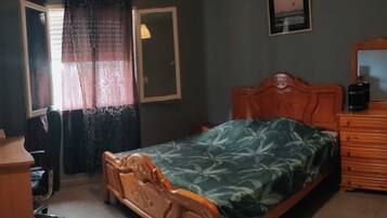 4 slaapkamers, een strijkplank/strijkijzer, wifi, beddengoed
