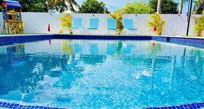 Miami Resort Villa / Luxury Home / Heated Pool / Hot Tub / Mini Golf