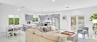 Miami Resort Villa / Luxury Home / Heated Pool / Hot Tub / Mini Golf