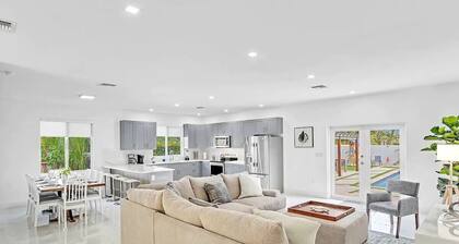 Miami Resort Villa / Luxury Home / Heated Pool / Hot Tub / Mini Golf