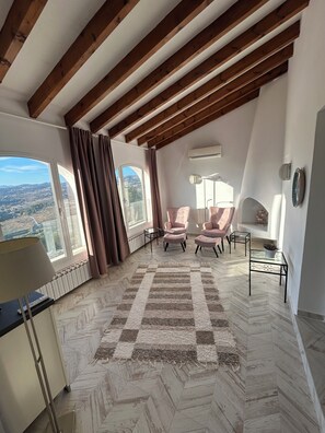 Interior - Fantastic villa with pool for up to 12 people (VC)