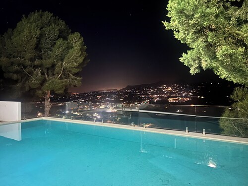 Fantastic villa with pool for up to 12 people