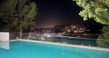 Fantastic villa with pool for up to 12 people