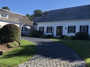 Exterior - Beautiful 5 BR property with pool and hot tub! (North Chatham)