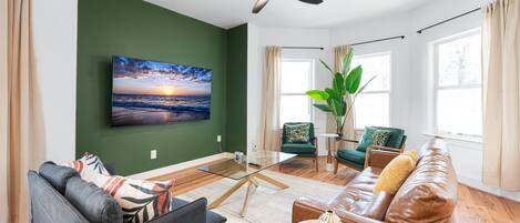 Smart TV, computer monitors