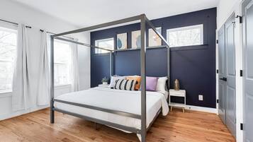 4 bedrooms, desk, iron/ironing board, free WiFi