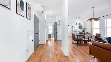 Smart TV, computer monitors