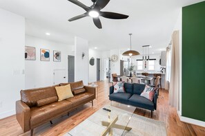 Smart TV, computer monitors - Luxe Living: 4bedroom 3bathroom of Modern Elegance (Atlanta)