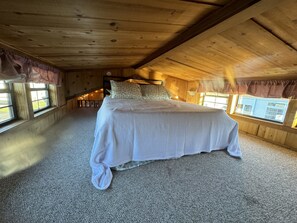 Room - Lake Cottage (Bushnell)