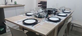 Spacieux et Serein Avec Patio, Barbecue et Wifi