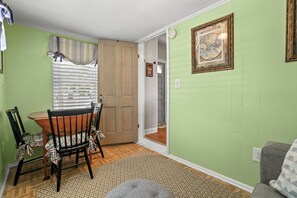 Interior - Bue Crab Bungalow - Charming in-town cottage! (Chincoteague Island)