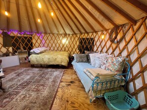 1 bedroom, bed sheets - A yurt in the trees.  Close to Portland but close to nature.  Treeyurt Maine (Cumberland)