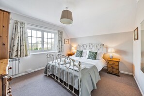 4 soverom, reiseseng for barn, internettilgang og sengetøy