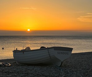 بالقرب من الشاطئ