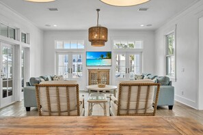 TV connectée, cheminée